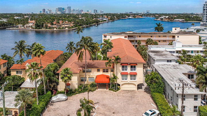 Property Photo: 341 N Birch Road 204 FL 33304