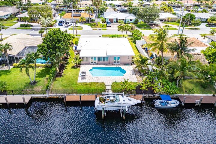 Property Photo: 381 SE 6th Terrace FL 33060