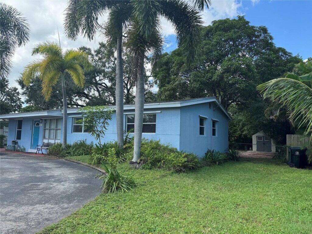 Property Photo:  3211 SW 20th Street  FL 33312 