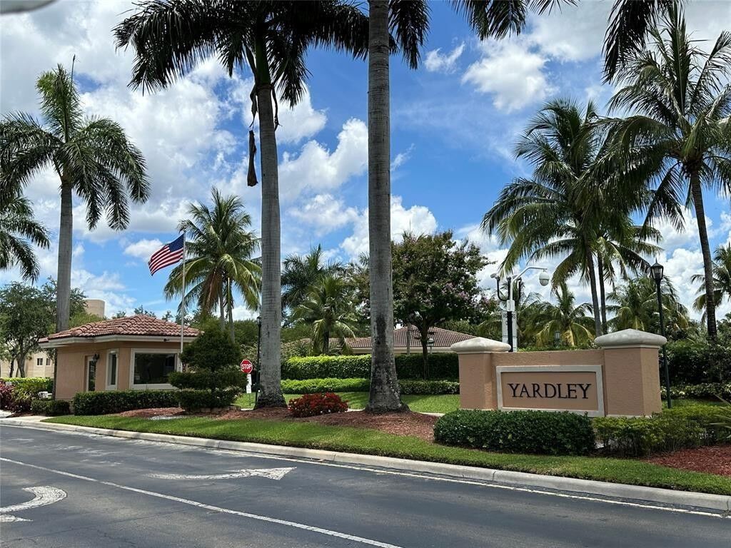 Property Photo: 7755 Yardley Drive 307 FL 33321