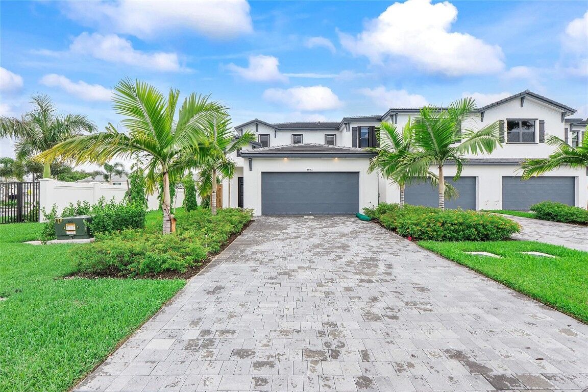 Property Photo:  4973 Oakmont Drive  FL 33312 