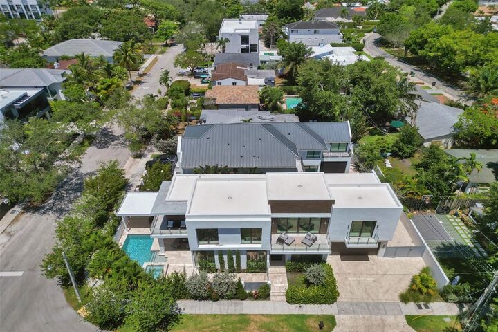 Property Photo:  1111 SE 9th Avenue  FL 33316 