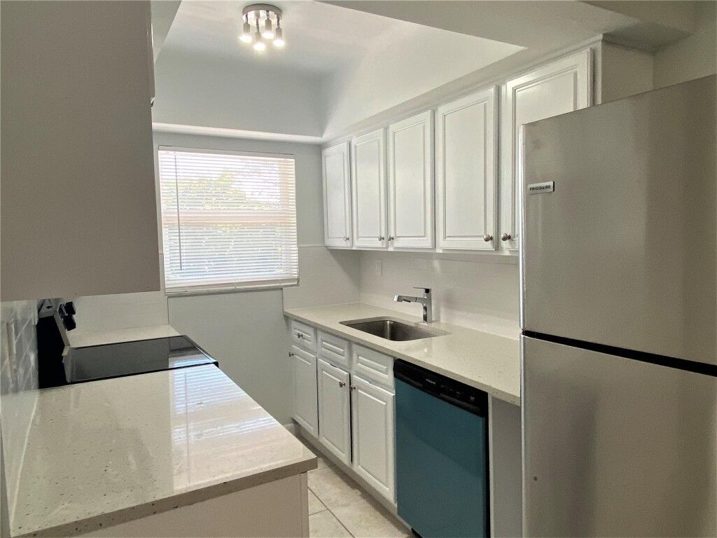 Property Photo:  853 SE 4th Court  FL 33441 