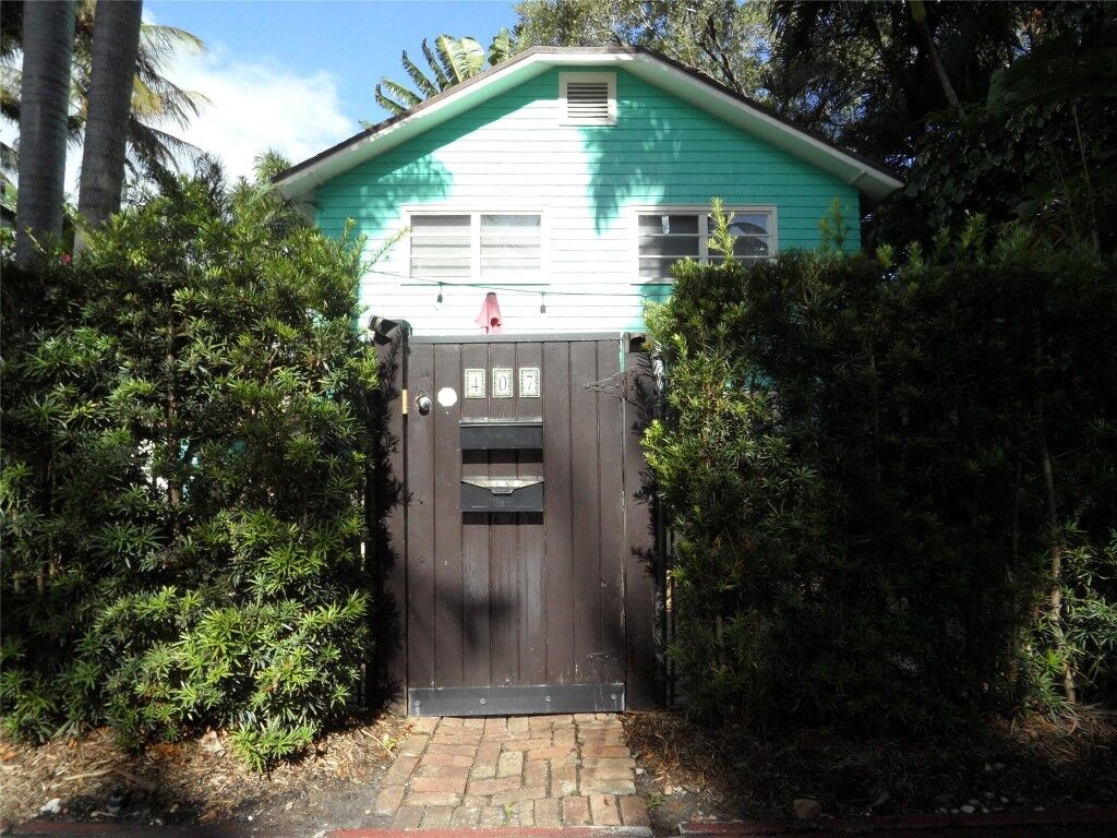 Property Photo: 407 N Victoria Park Road A FL 33301