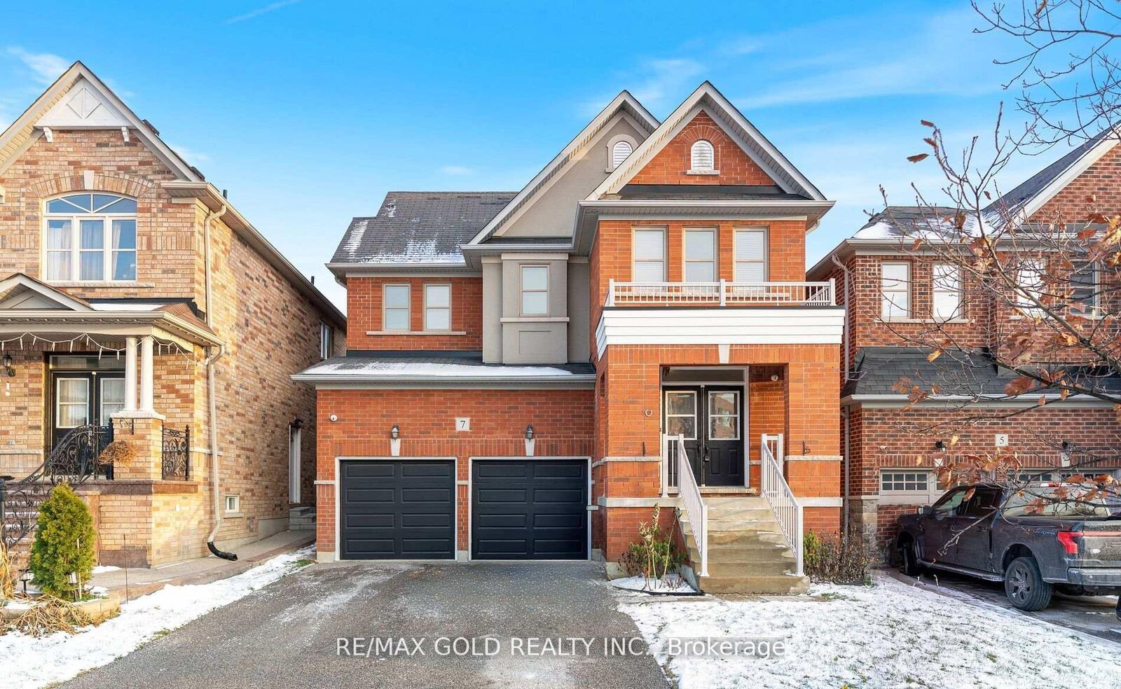 Property Photo: 7 Gardenbrooke Trail ON L6P 3L1