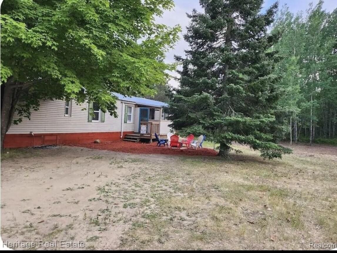 Property Photo:  272 Reynard Drive  MI 48647 