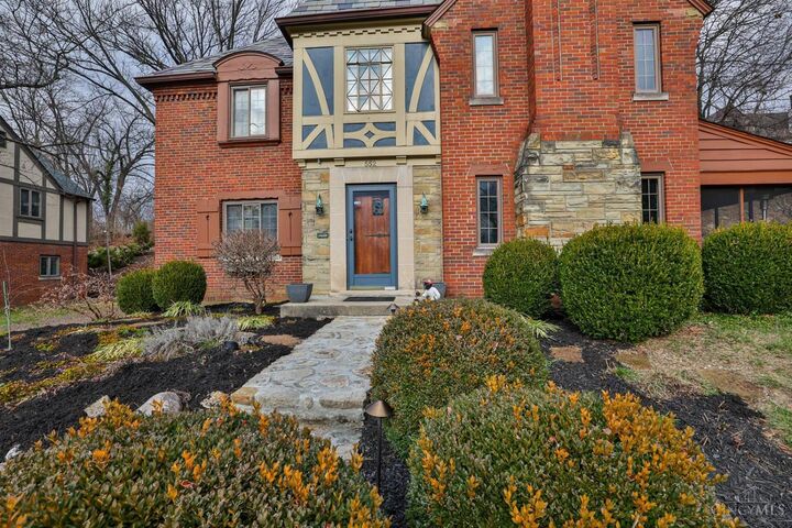 Property Photo:  552 Ludlow Avenue  OH 45220 