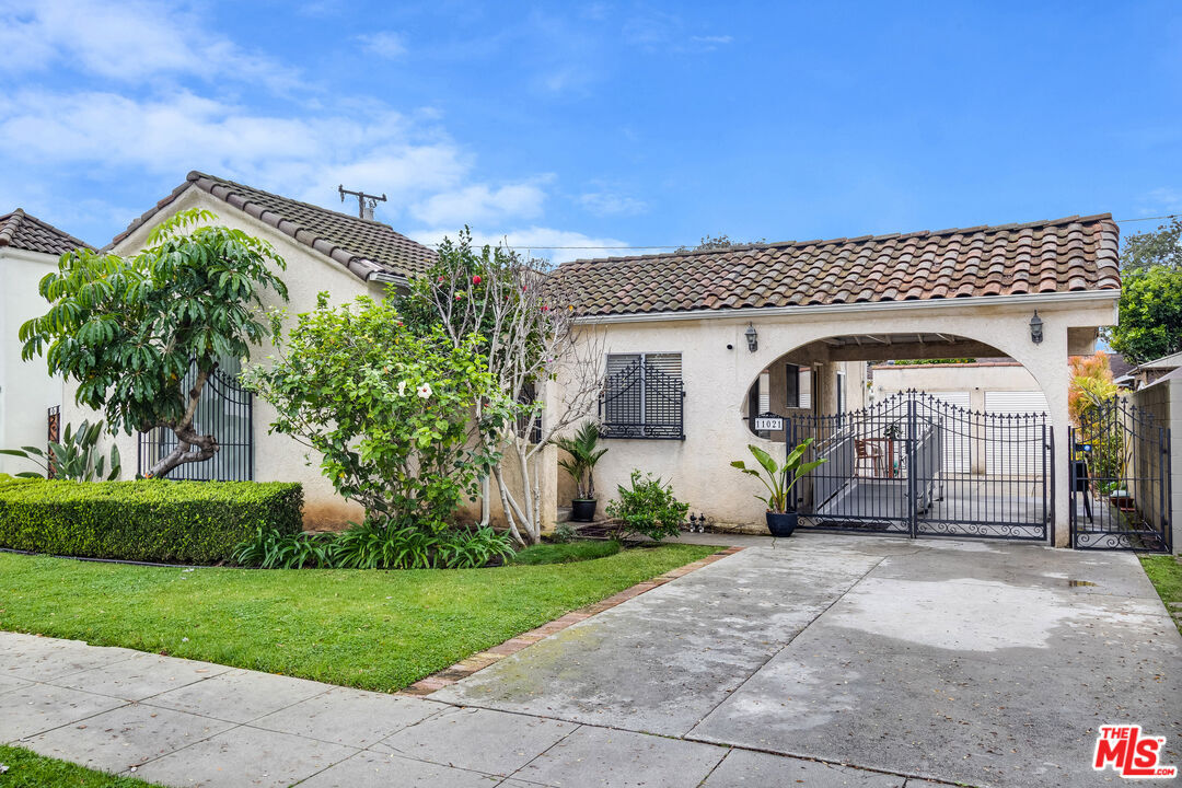 Property Photo:  11021 Braddock Dr  CA 90230 