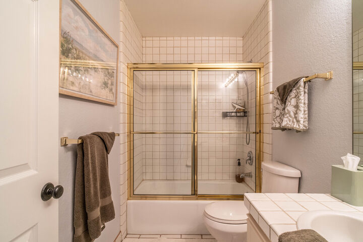 Property Photo:  43954 Vía Granada  CA 92211 