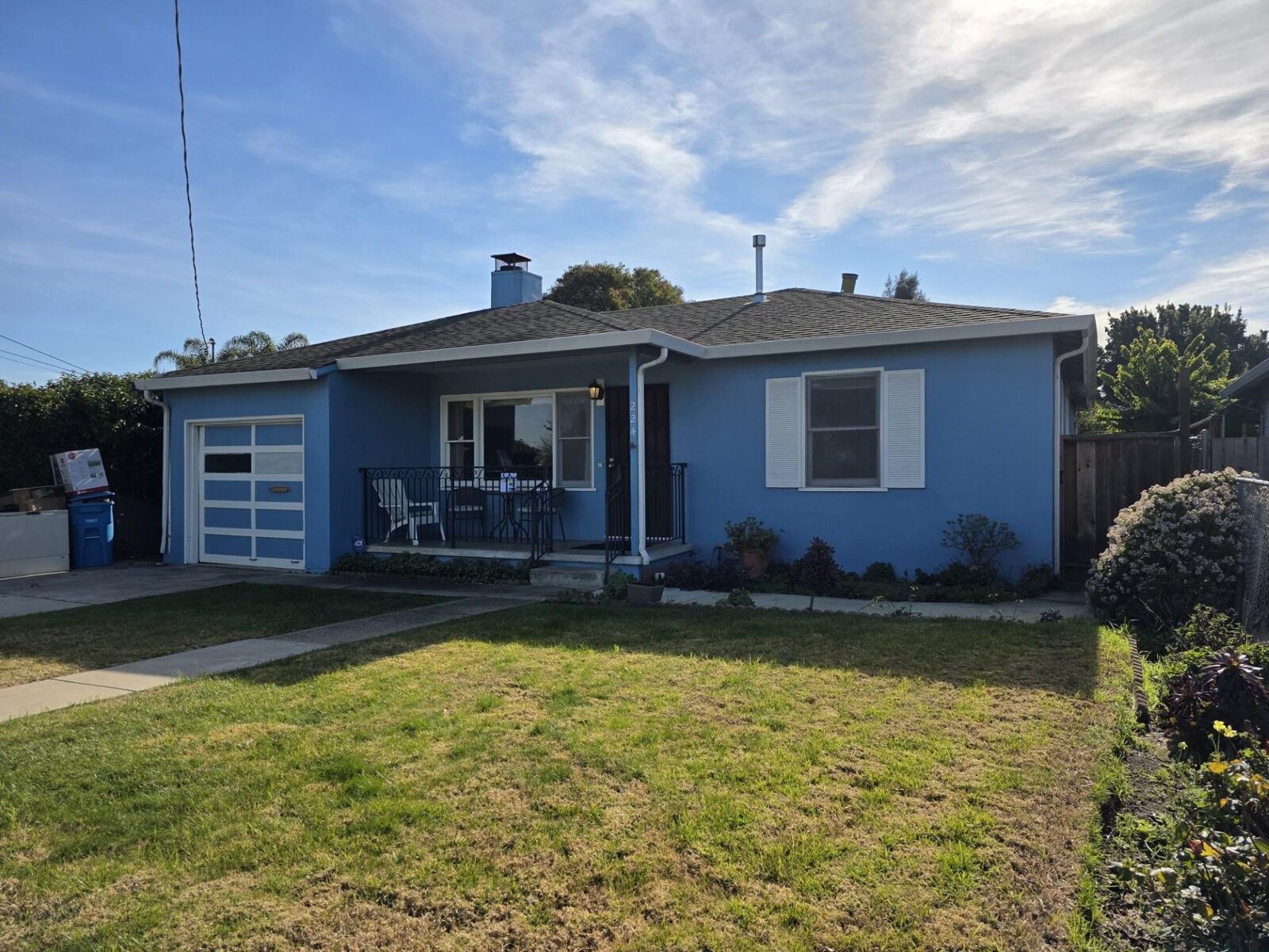 Property Photo:  224 Ivy Dr  CA 94025 