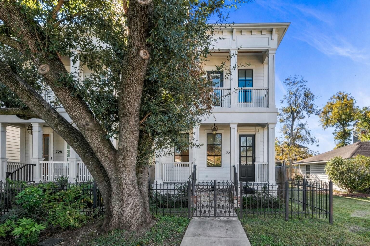 Property Photo:  726 E 28th Street  TX 77009 