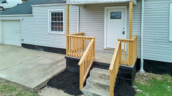 Property Photo:  810 Hillsdale Drive  WV 25302 