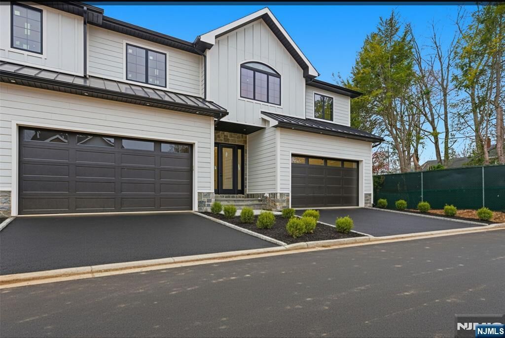 Property Photo:  3 Cedar Court  NJ 07627 