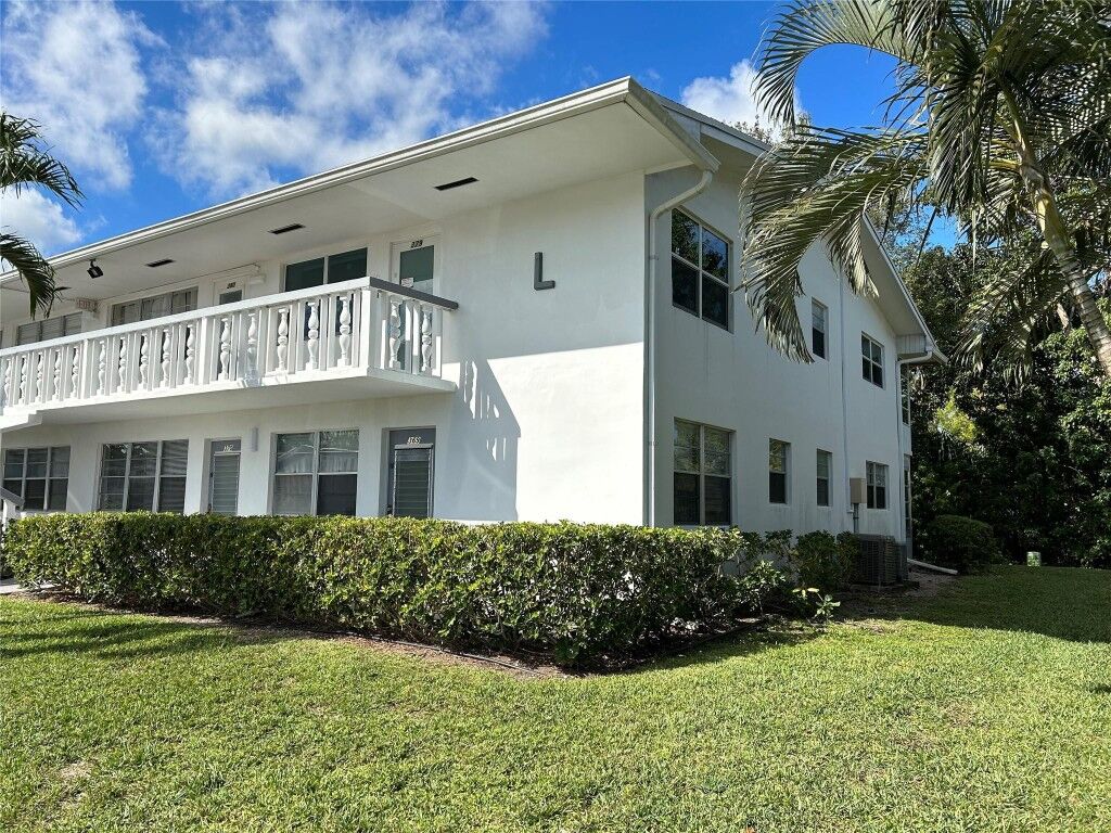 Property Photo:  370 Durham Circle 370  FL 33442 