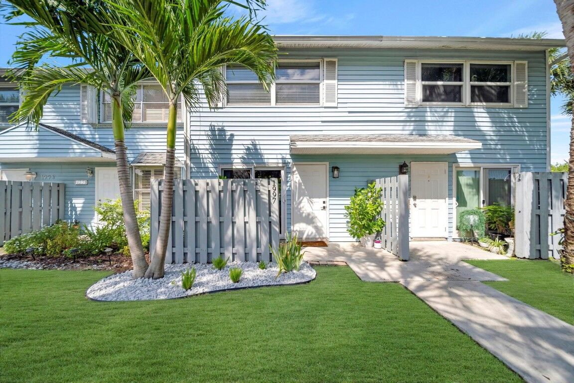 Property Photo: 1997 NE 15th Avenue FL 33305