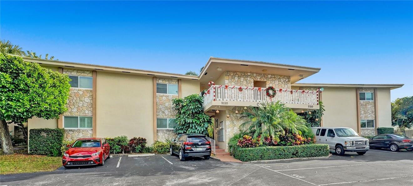Property Photo: 2110 NE 39th Street 3A FL 33308