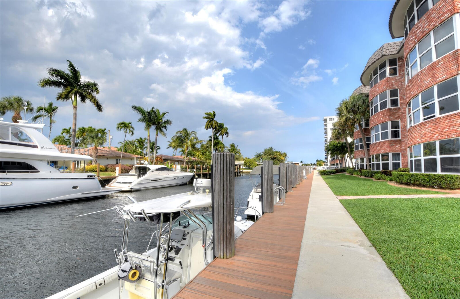 Property Photo:  3111 NE 51 Street 405C  FL 33308 