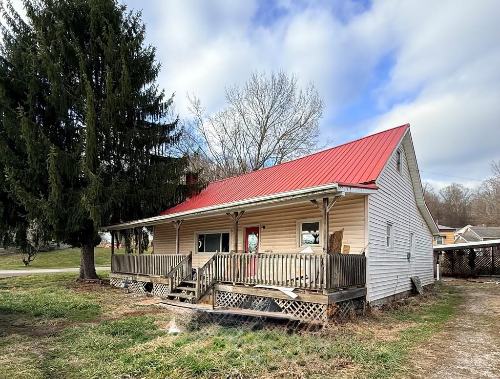 Property Photo:  586 Lincoln Street  OH 45760 