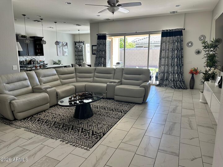 Property Photo: 1083 E Holland Park Drive AZ 85297