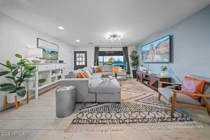 Property Photo:  2030 N Miller Road  AZ 85257 