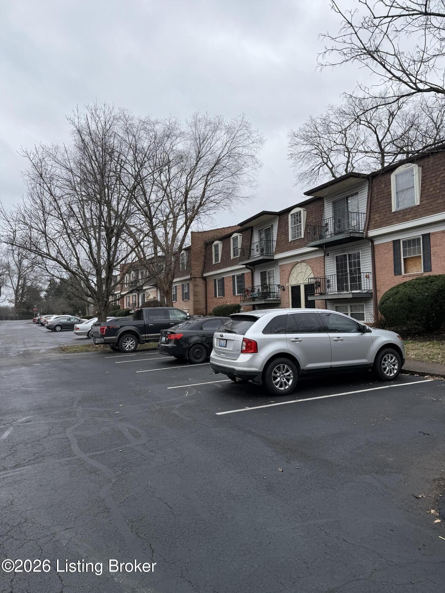 Property Photo:  303 Chanel Ct Ct Apt 7  KY 40218 