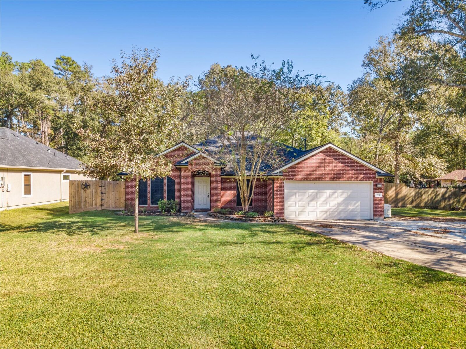 Property Photo:  914 Parthenon Place  TX 77357 