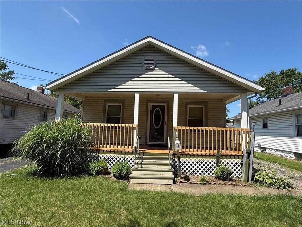 Property Photo: 718 Virginia Avenue OH 44306