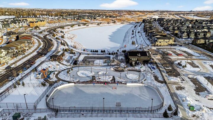 Property Photo:  29 Rowmont Common NW  AB T3L 0L4 