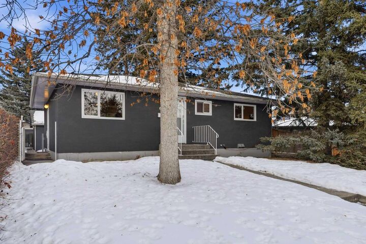 Property Photo:  67 Woodlark Drive SW  AB T3C 3H6 
