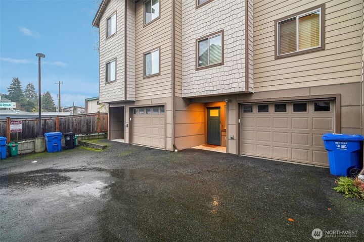 Property Photo:  4908 S Willow Street B  WA 98118 