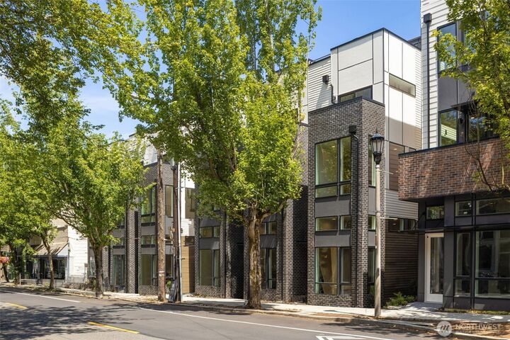 Property Photo:  1106 B  34th Avenue  WA 98122 