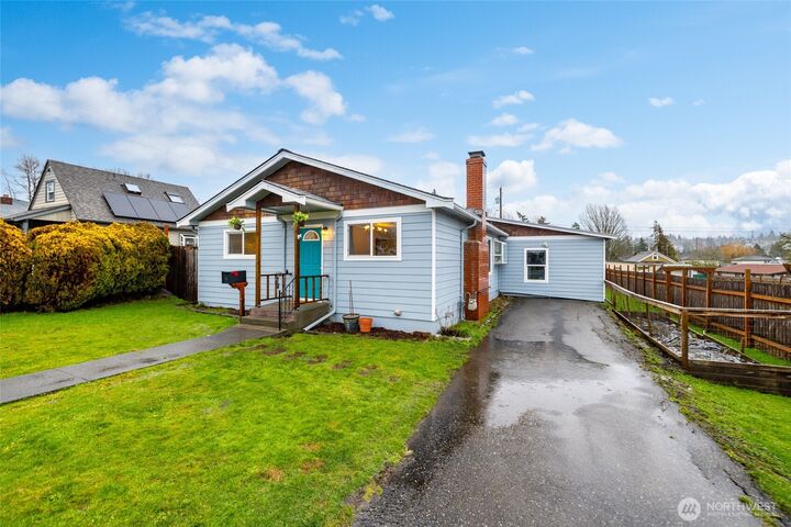 Property Photo:  2526  St Paul Street  WA 98226 