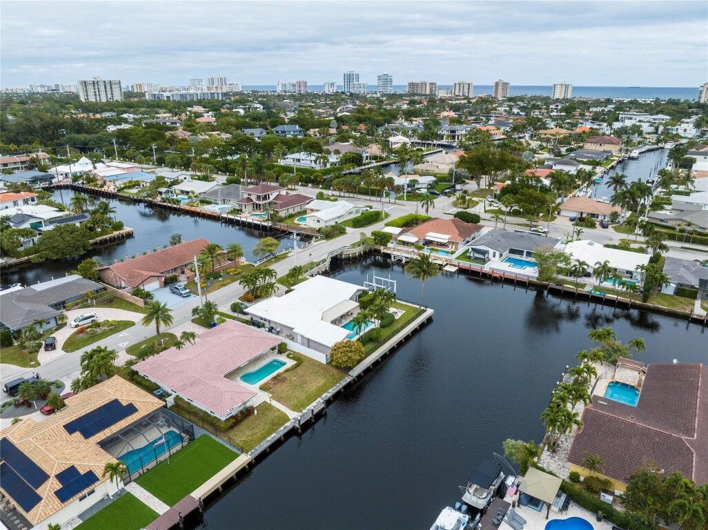 Property Photo:  2830 NE 59th Street  FL 33308 