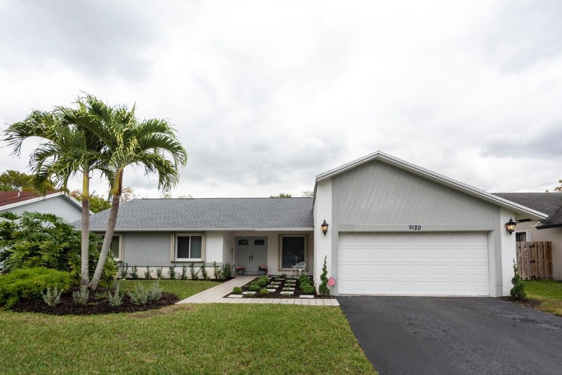Property Photo: 5120 NW 76th Terrace FL 33351