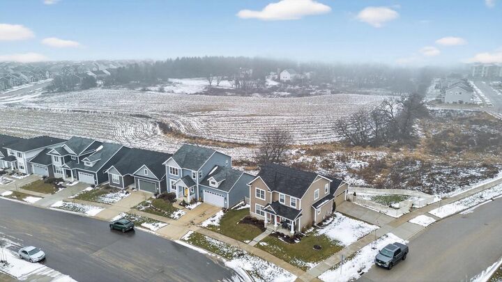 Property Photo: 833 Sugar Maple Lane WI 53593