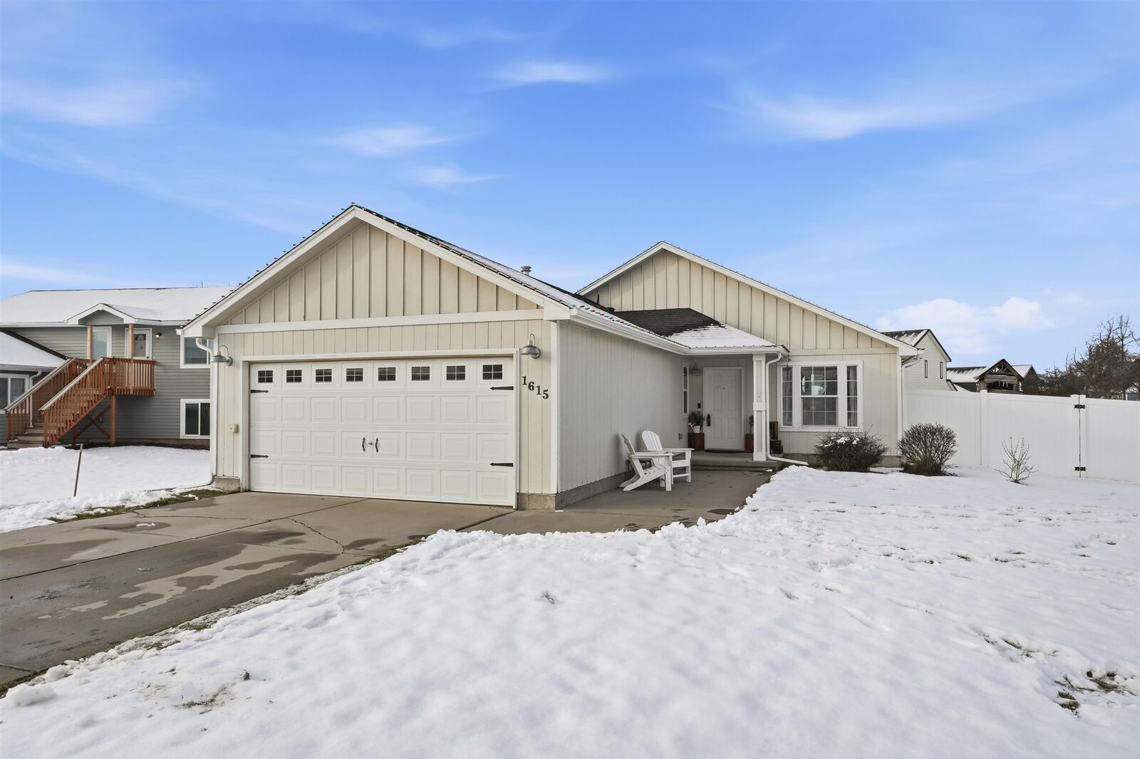 Property Photo: 1615 E Laigo Ct WA 99006