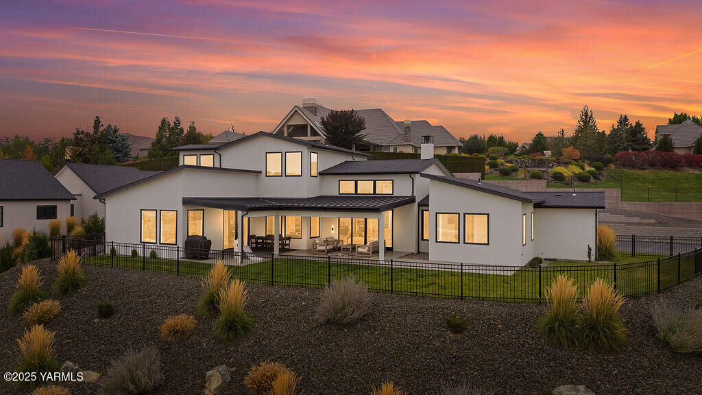 Property Photo:  7713 Vista Pky  WA 98908 