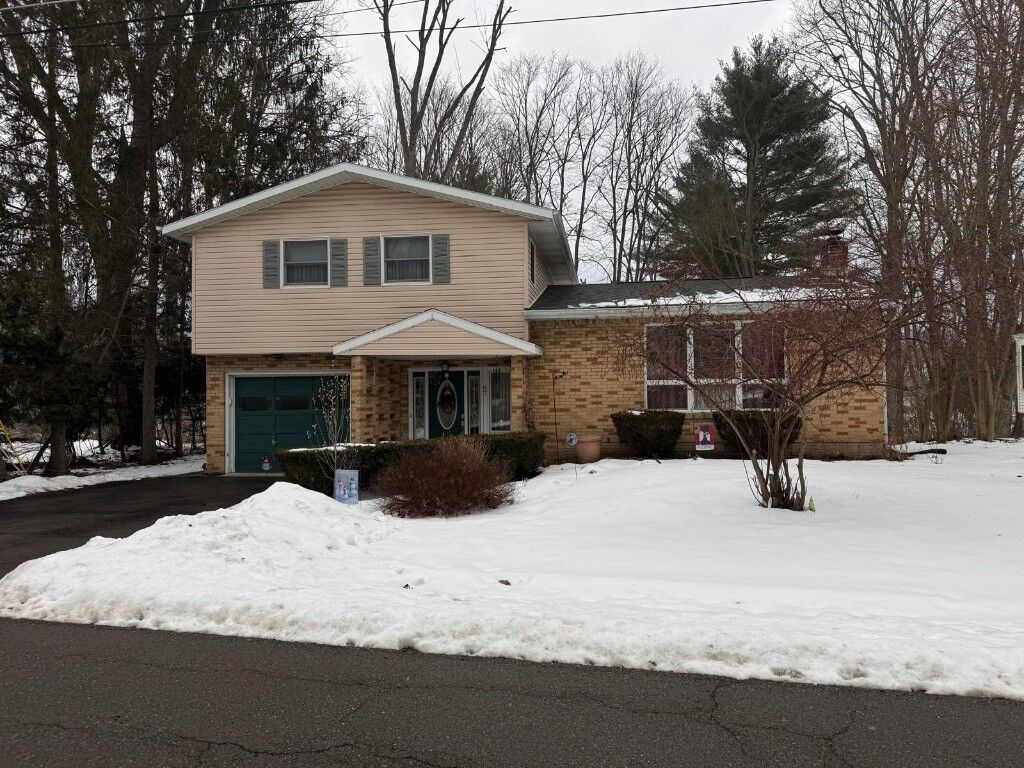Property Photo:  67 Woodcrest Way  NY 13748 