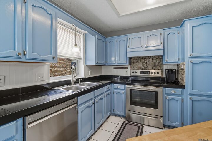 Property Photo:  4445 Country Hill Dr  LA 70816 