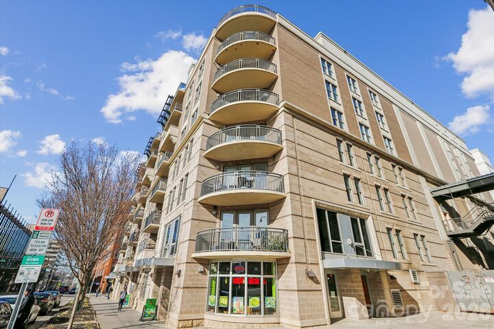 Property Photo: 718 W Trade Street 302 NC 28202