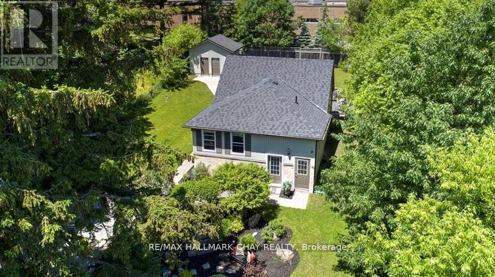 Property Photo: 32 Grove Street West 1, 2, 3 ON L4N 1M7