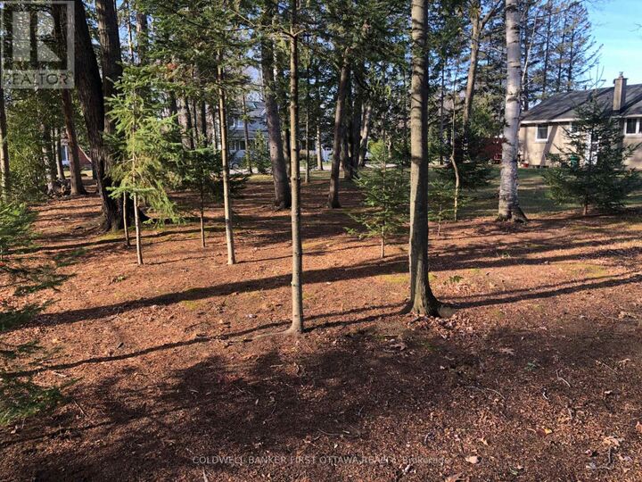 Property Photo:  65 Vaan Drive  ON K2G 0C2 