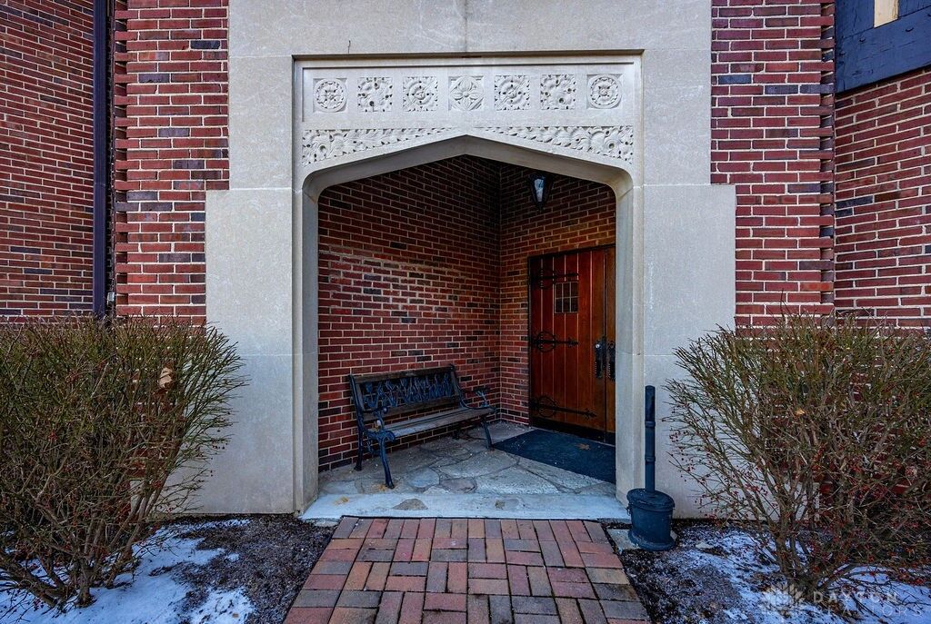 Property Photo:  1211 Far Hills Avenue   45419 