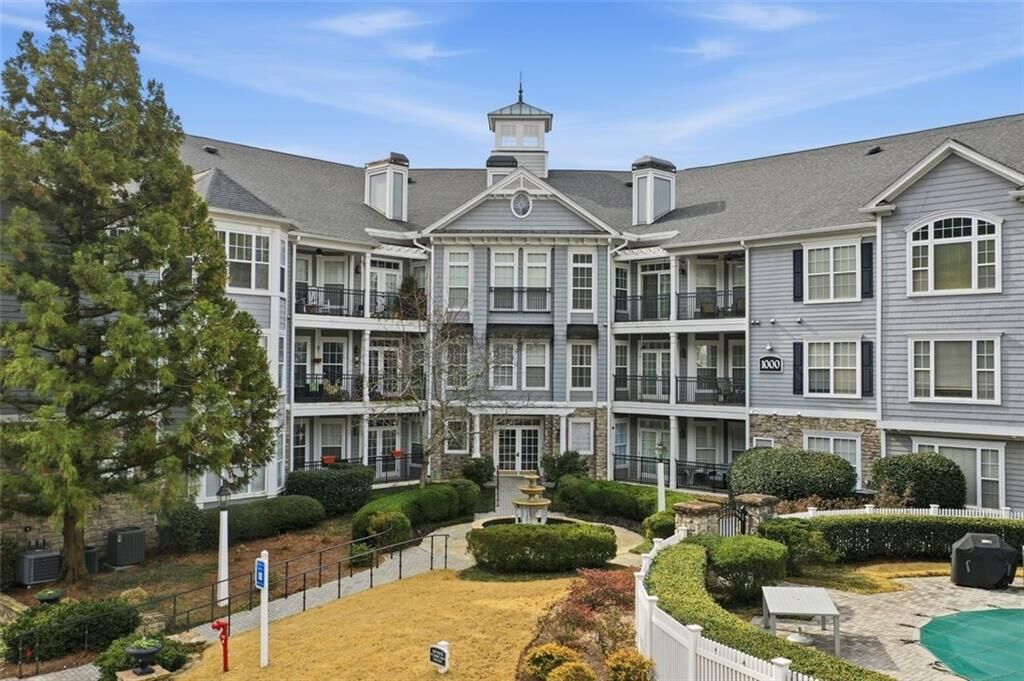 Property Photo:  4100 Paces Walk SE 1303  GA 30339 