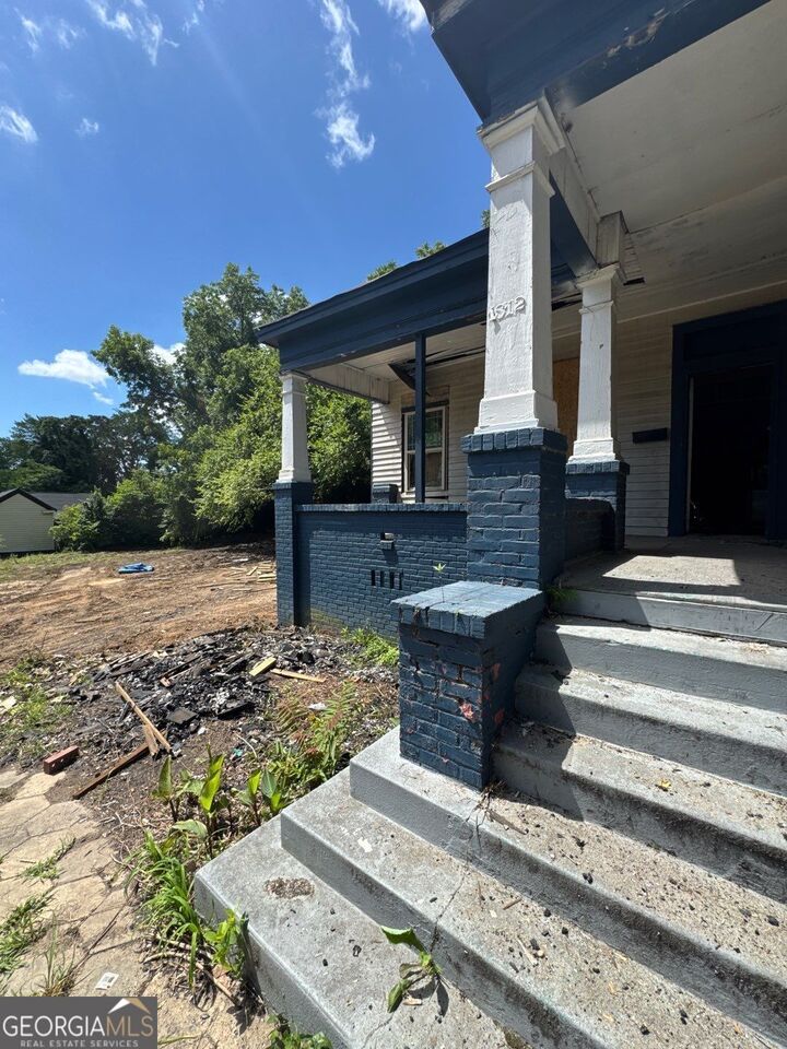 Property Photo:  1812 5th Avenue W  GA 31201 