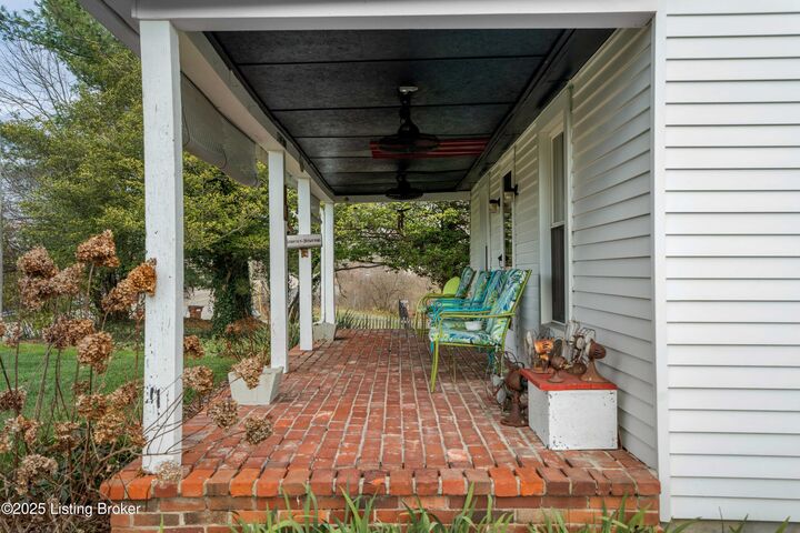 Property Photo:  919 Gilliland Rd  KY 40245 