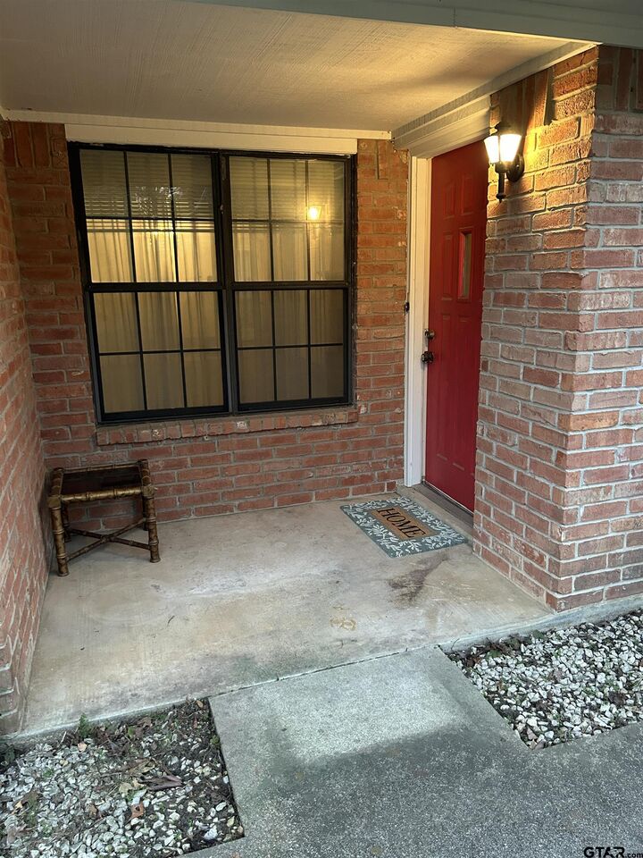 Property Photo:  1015 E Broad  TX 75773 