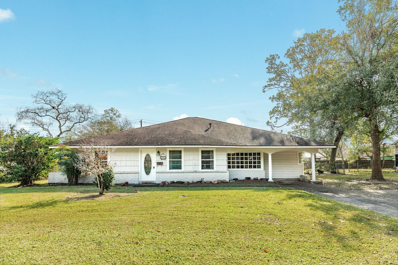 Property Photo: 935 Magnolia Street TX 77566