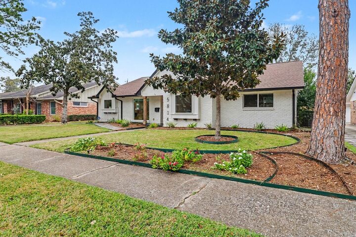 Property Photo:  5814 Braesheather Drive  TX 77096 