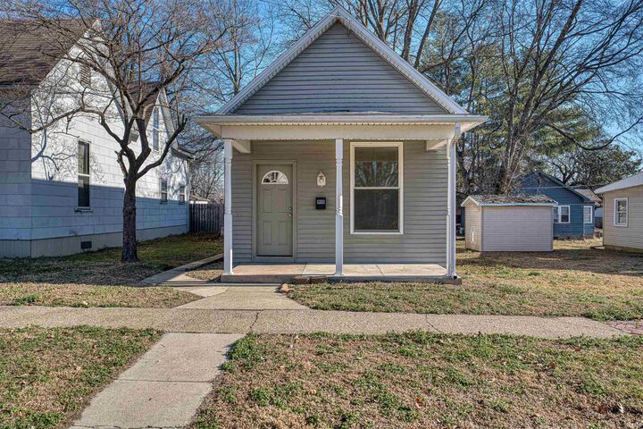 Property Photo:  910 N Mulberry Street  IN 47620 